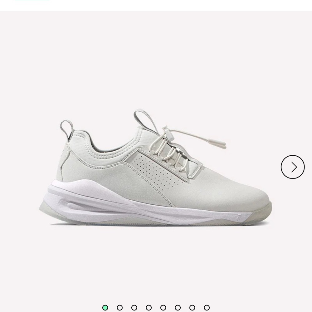 Clove white nursing shoes